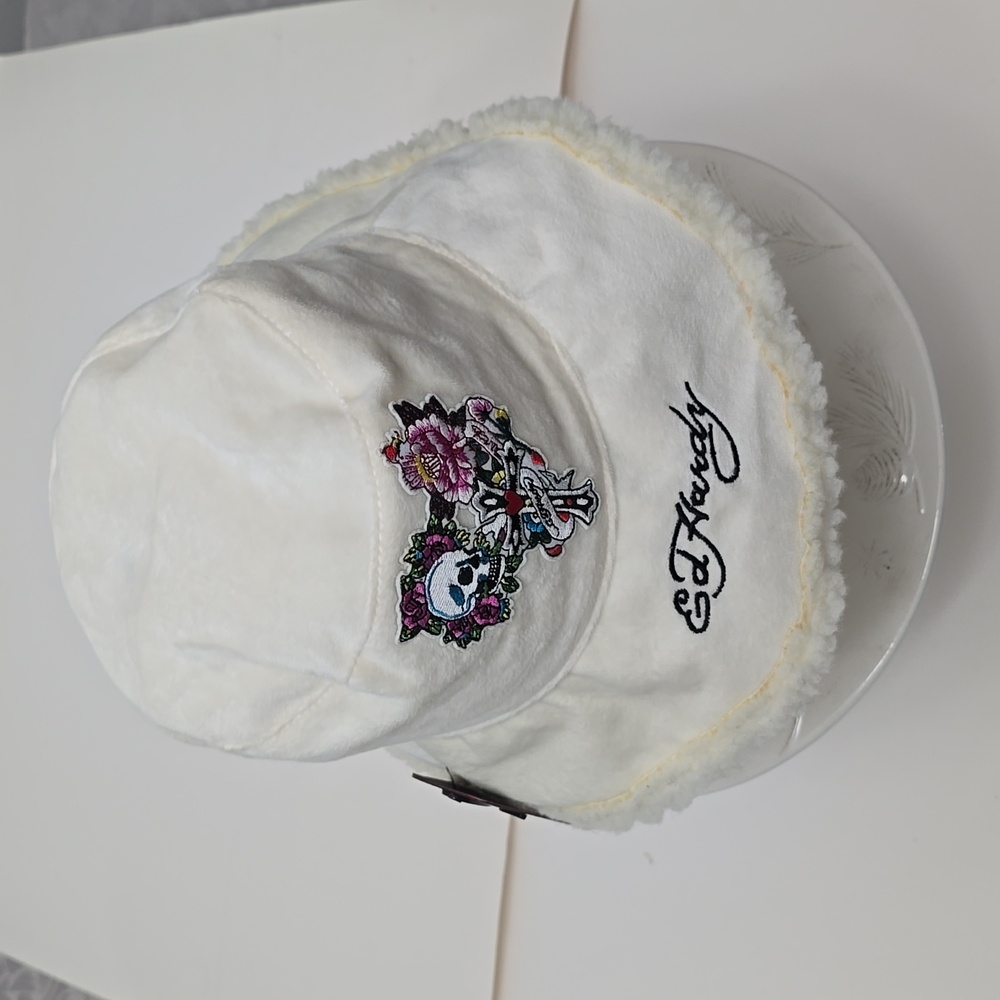 NWT Ed Hardy Women's Sherpa Fleece Bucket Hat Cream Floral Skull Cross - Picture 5 of 13
